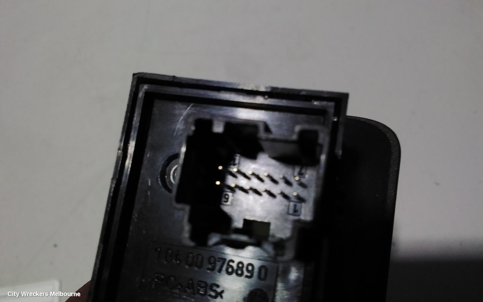 LAND ROVER RANGEROVER EVOQUE, L538, 11/2011 - 01/2019, TAILGATE SWITCH: 84069