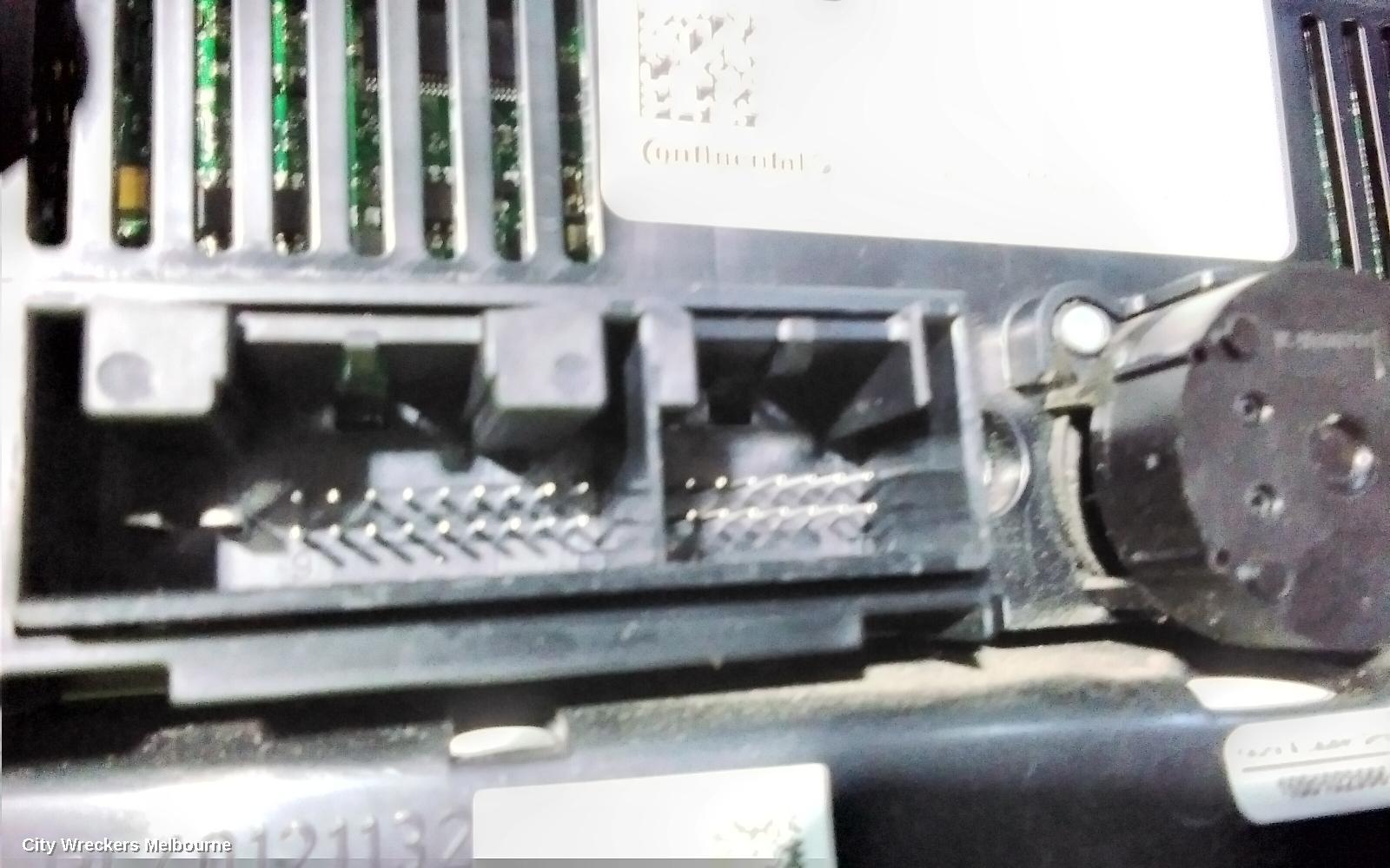 AUDI A4 HEATER/AC CONTROLS, THREE ZONE CLIMATE CONTROL, B8 8K, NON HEATED TYPE, 02/2008 - 06/2012