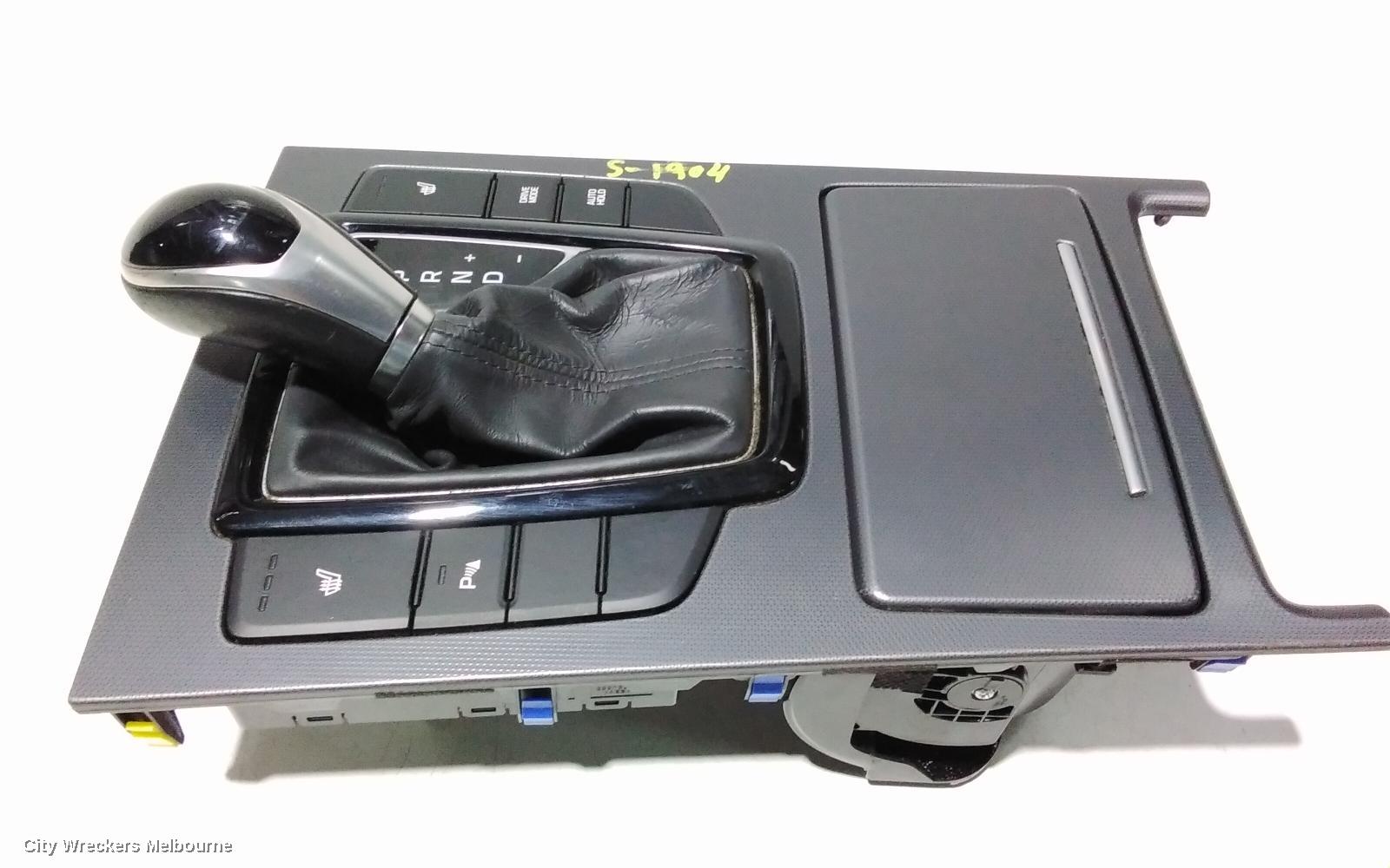 HYUNDAI GENESIS GEAR STICK/SHIFTER, DH, AUTO T/M, 11/2014 - 01/2018