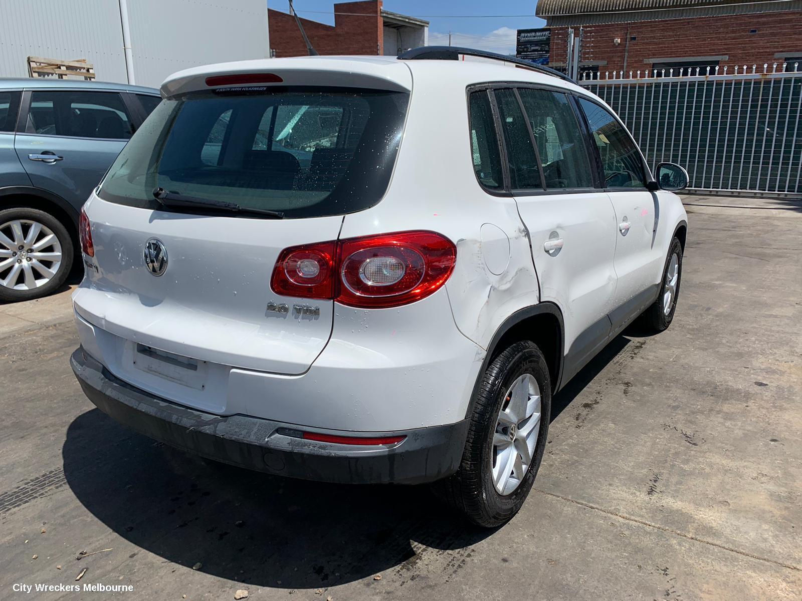 VOLKSWAGEN TIGUAN SPEEDOMETER