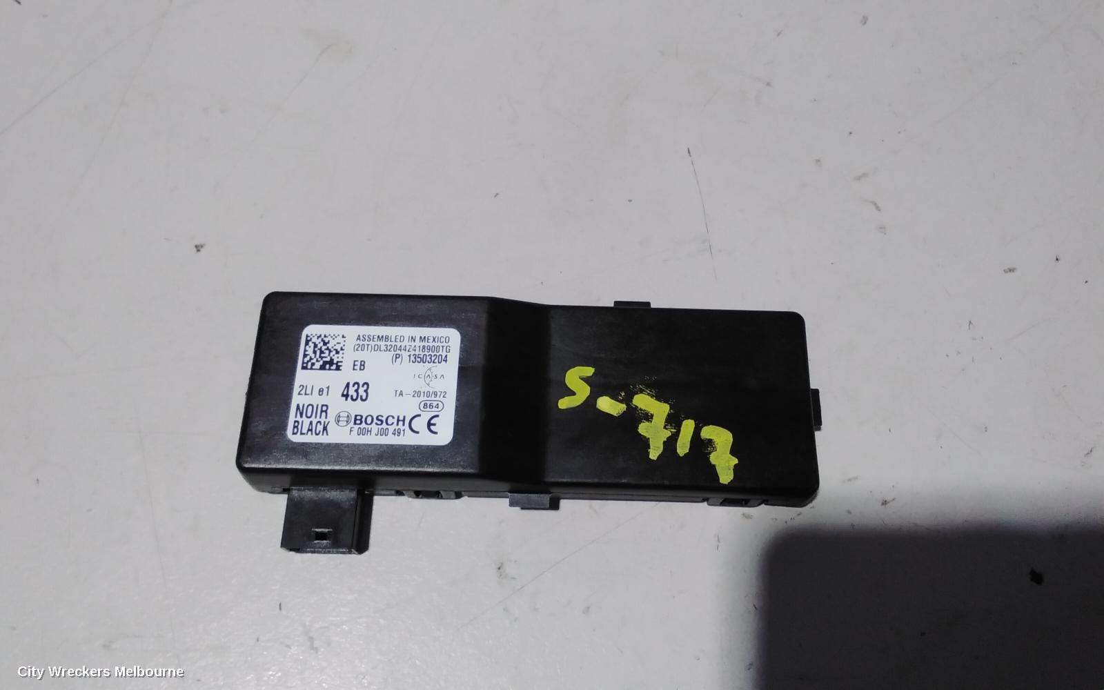 HOLDEN COLORADO, RG, 06/2012 - 12/2020, TA-2010/972 CRUZE RADION PYSTYANTENNI: 84543