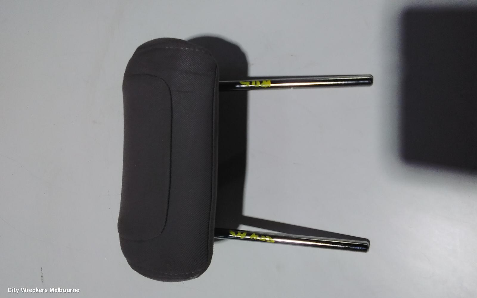 HOLDEN COLORADO HEADREST, CENTRE REAR MID, RG 7, 12/2012 - 06/2016