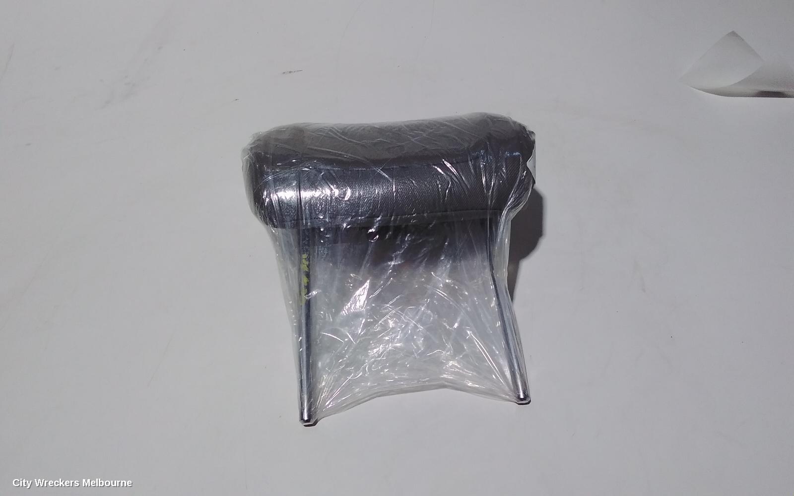HOLDEN COLORADO HEADREST, CENTRE REAR MID, RG 7, 12/2012 - 06/2016