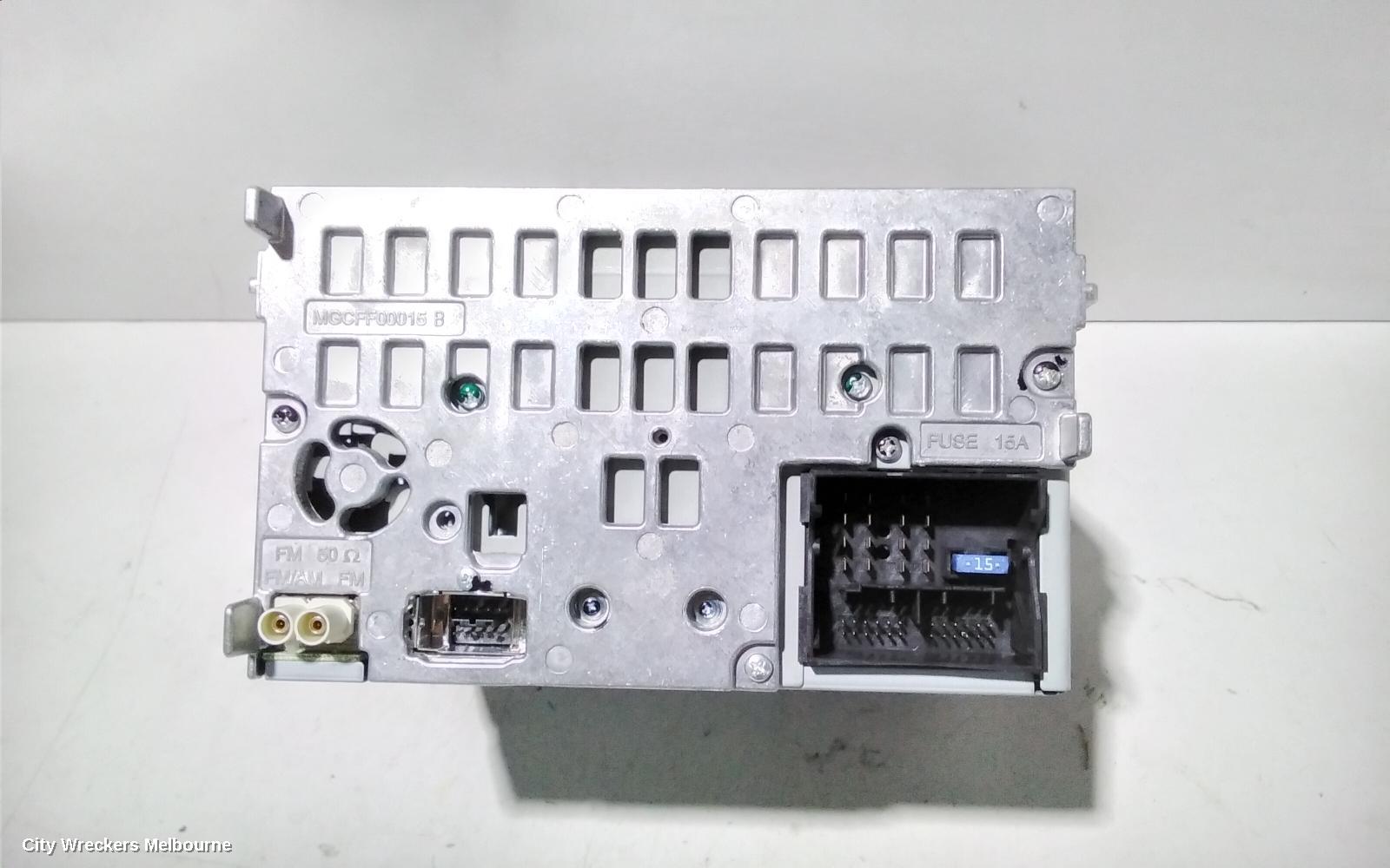 AUDI Q5 RADIO/CD/DVD/SAT/TV, HEAD UNIT, SYMPHONY, 8R, 03/2009 - 07/2012
