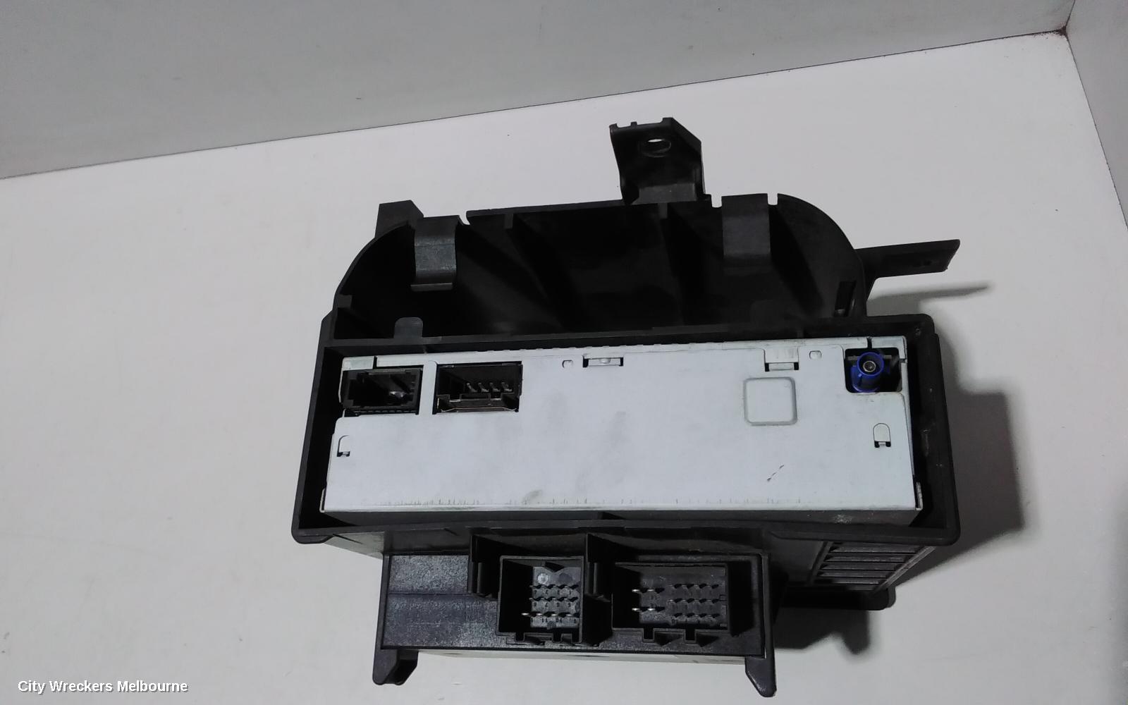 AUDI Q7 RADIO/CD/DVD/SAT/TV, DVD NAVIGATION UNIT, 4L, 09/2006 - 04/2011