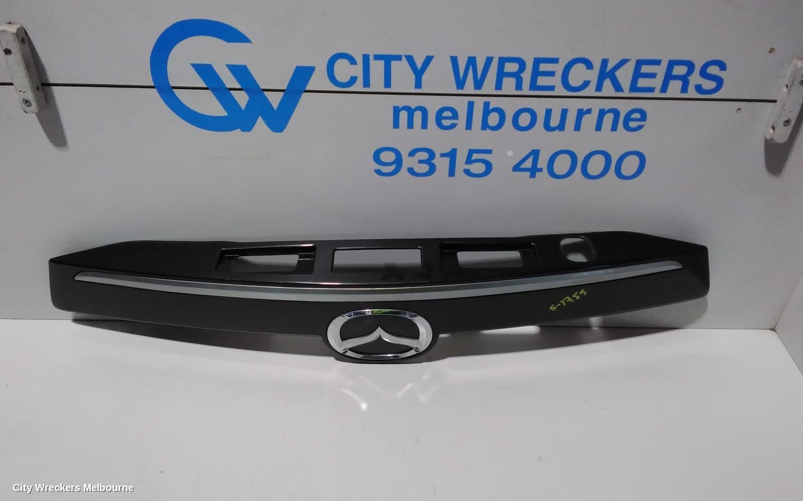 MAZDA CX9 REAR GARNISH, TAILGATE GARNISH (CENTRE), TB, 06/2009 - 10/2012