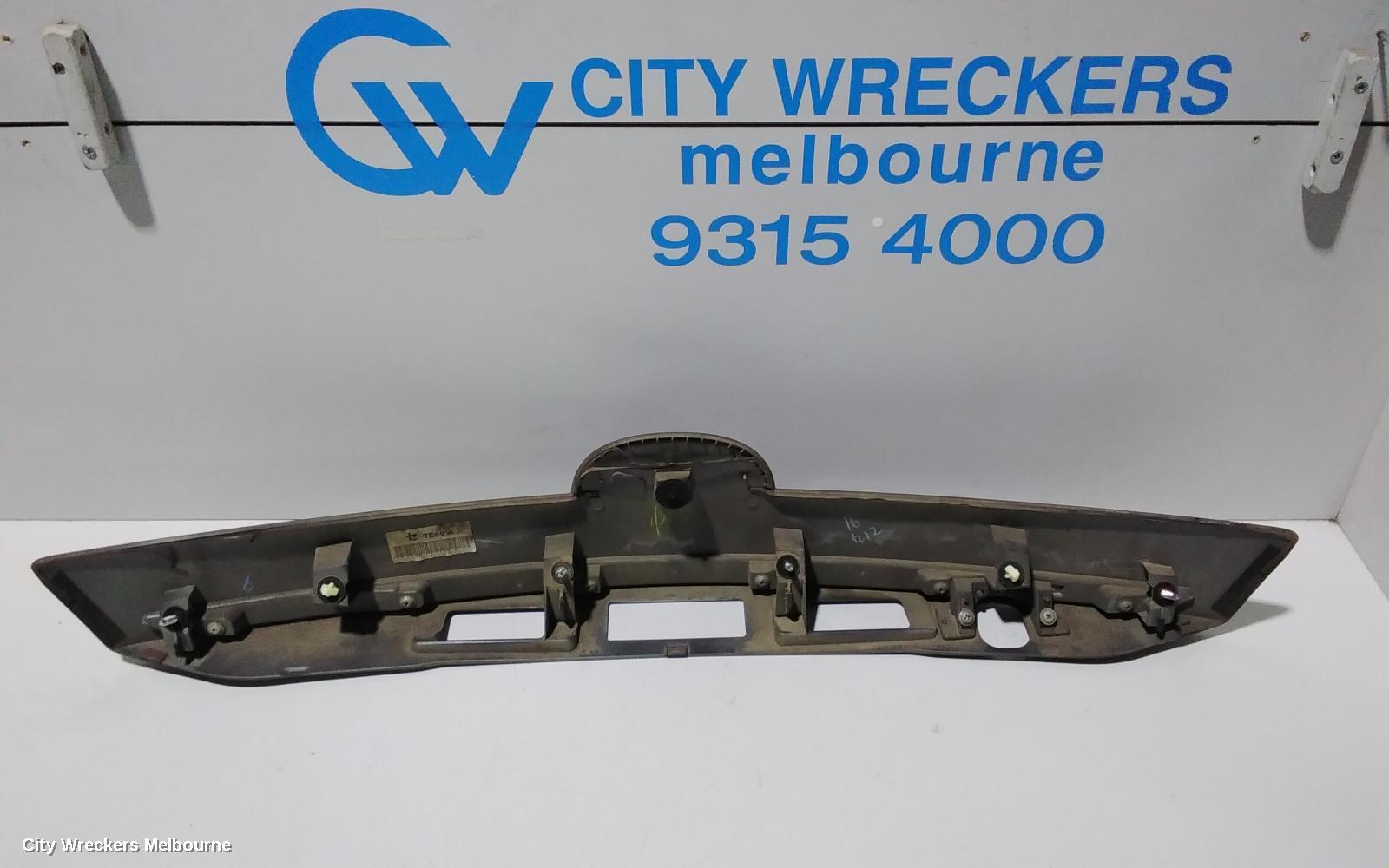 MAZDA CX9 REAR GARNISH, TAILGATE GARNISH (CENTRE), TB, 06/2009 - 10/2012