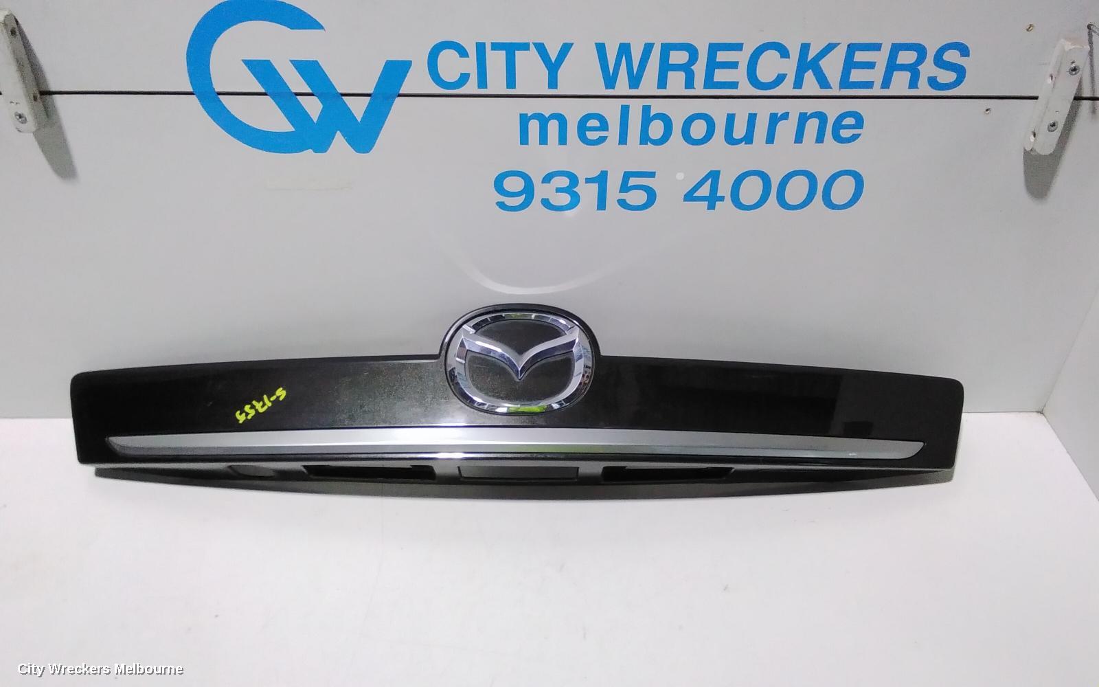 MAZDA CX9 REAR GARNISH, TAILGATE GARNISH (CENTRE), TB, 06/2009 - 10/2012