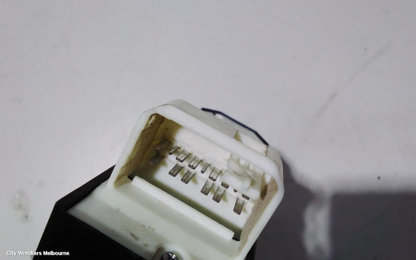 TOYOTA YARIS PWR DR WIND SWITCH, RH FRONT (MASTER SWITCH), 4 SWITCH TYPE, 5DR HATCH/SEDAN, NCP13#, 08/2011 - 12/2019