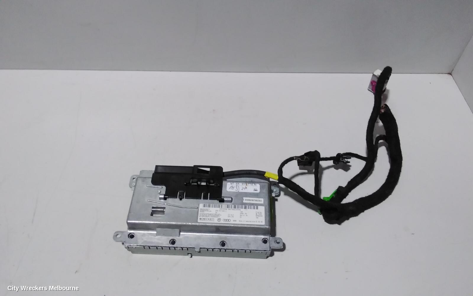 AUDI Q7 RADIO/CD/DVD/SAT/TV, DISPLAY UNIT ONLY, 8IN, 4L, 09/2006 - 09/2009
