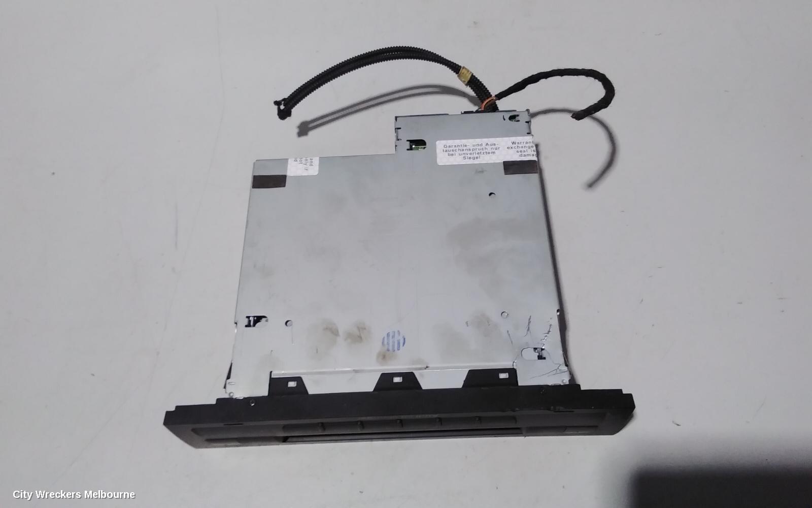 AUDI Q7 RADIO/CD/DVD/SAT/TV, DISPLAY UNIT ONLY, 8IN, 4L, 09/2006 - 09/2009