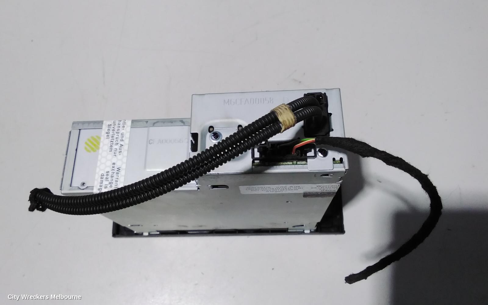 AUDI Q7 RADIO/CD/DVD/SAT/TV, DISPLAY UNIT ONLY, 8IN, 4L, 09/2006 - 09/2009