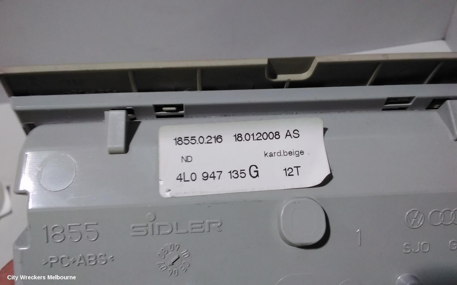 AUDI Q7 COURTESY LIGHT, FRONT (CENTRE), NON SUNROOF CONTROLS TYPE, 4L, 09/2006 - 08/2015