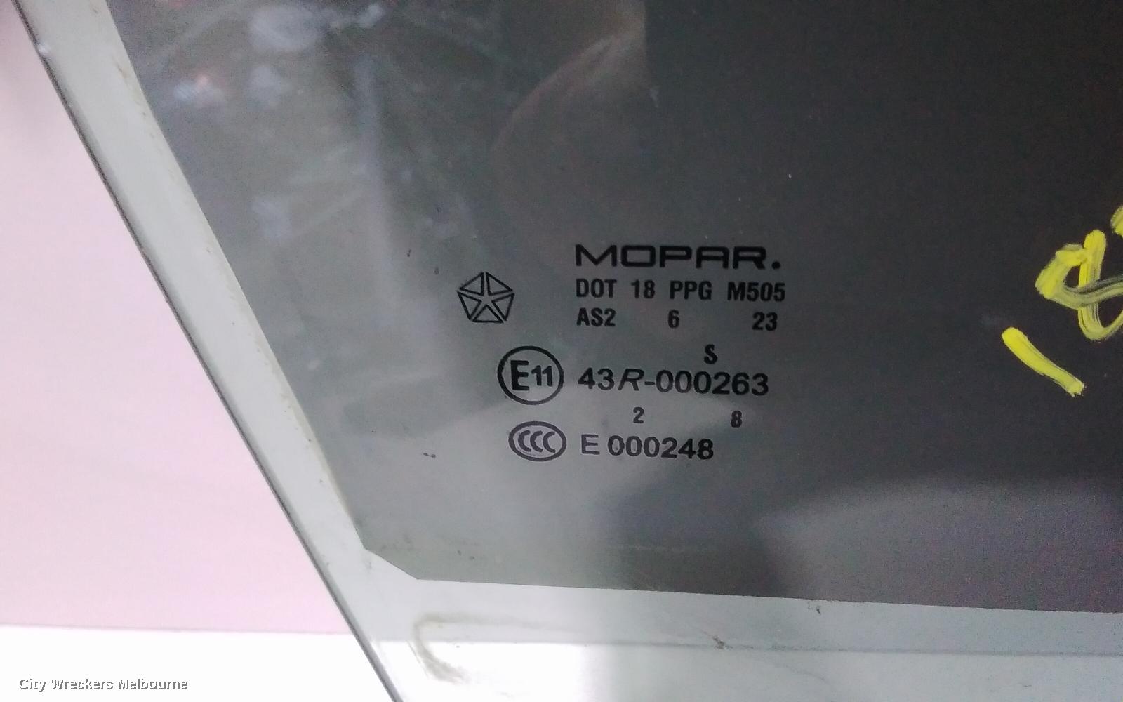 CHRYSLER 300C RIGHT FRONT DOOR WINDOW, 11/2005 - 12/2011