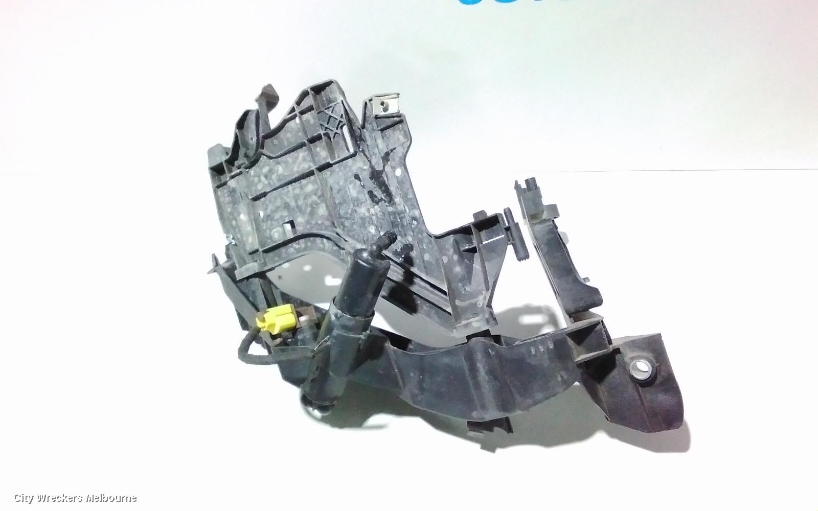 AUDI A4, B8 8K, 04/2008 - 06/2012, 8K0 805 607 L  LH HEADLIGHT BRAKET: 85081