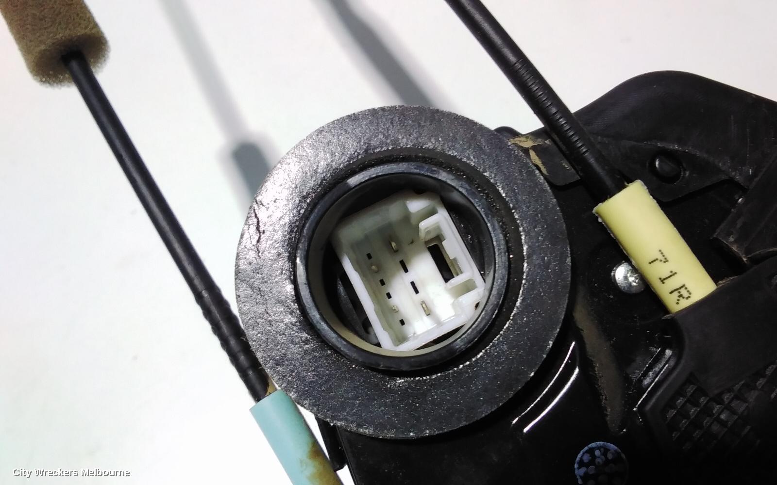 TOYOTA KLUGER DOOR/BOOT/GATE LOCK, RIGHT REAR DOOR LOCK, GSU40-GSU45, 07/2010 - 02/2014