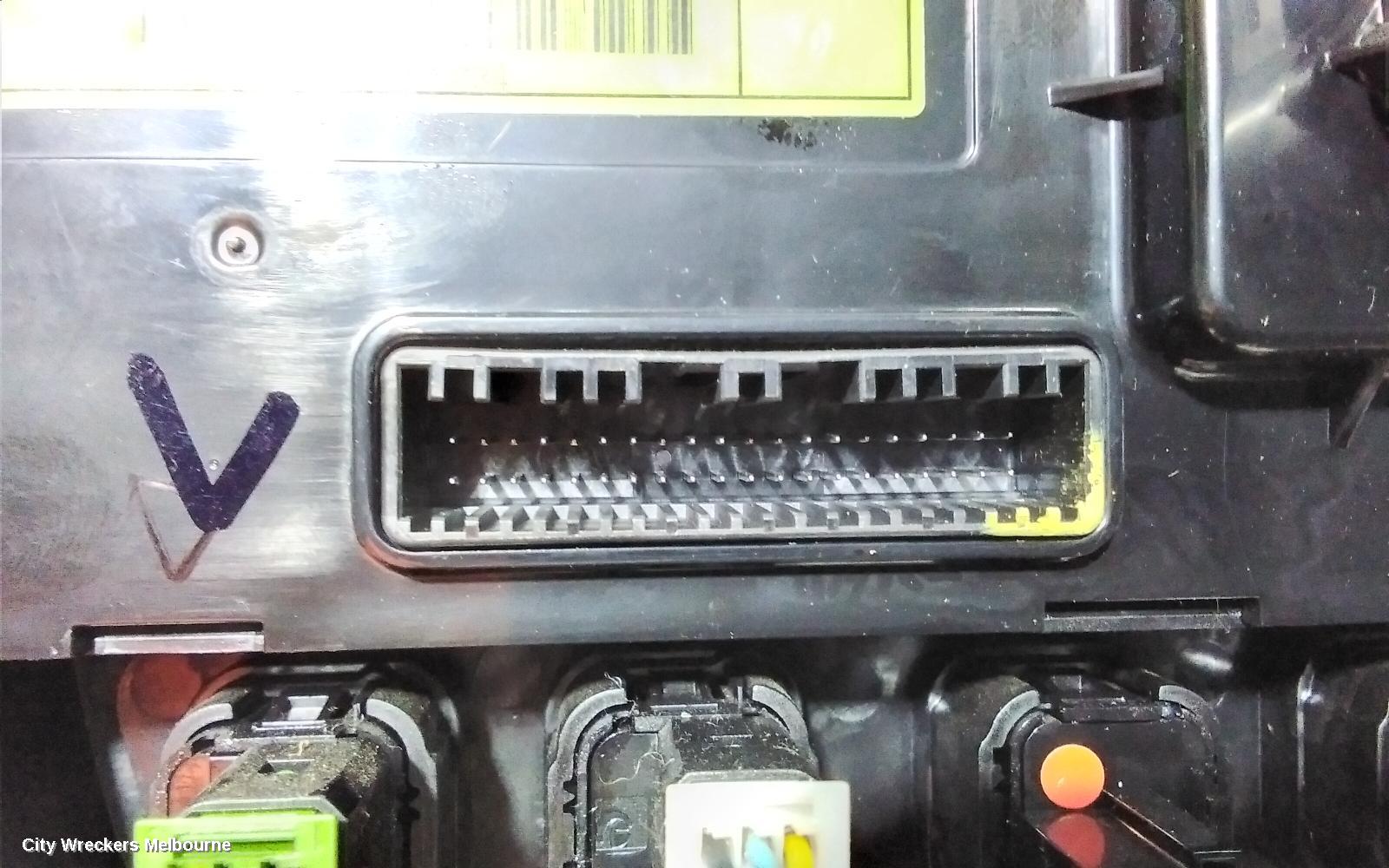 HOLDEN CAPTIVA HEATER/AC CONTROLS, DUAL ZONE CLIMATE CONTROL TYPE, W/ PARK ASSIST BUTTON TYPE, CG, 01/2014 - 06/2018