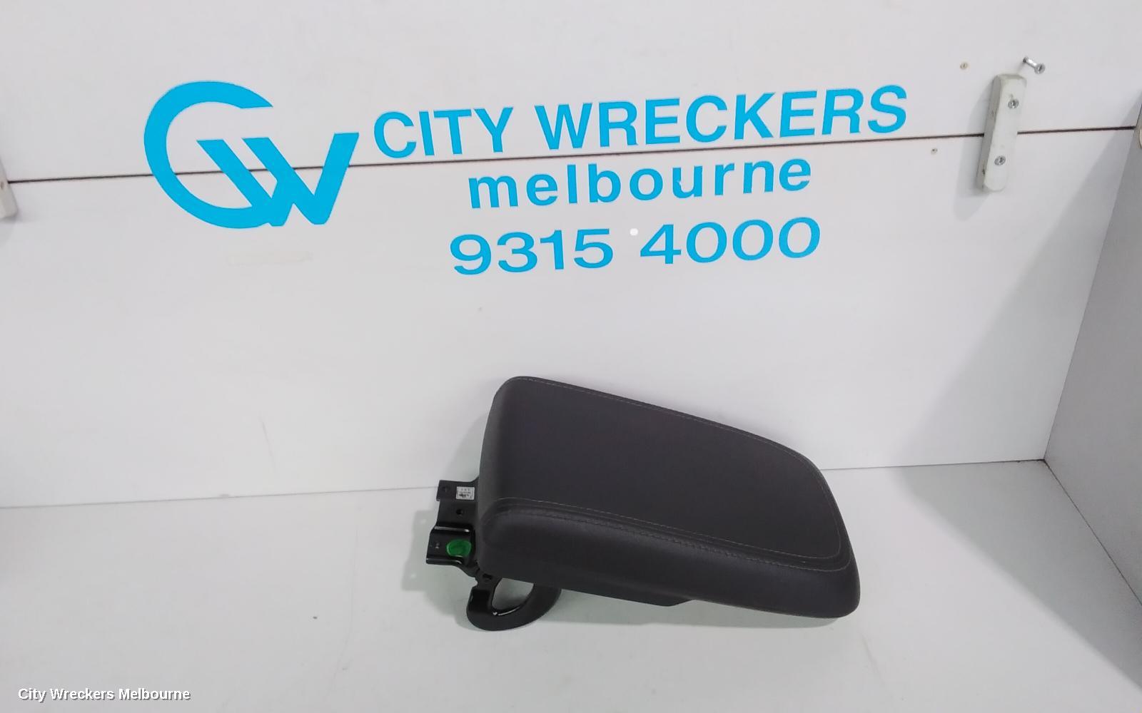 HOLDEN CAPTIVA CONSOLE, CG, LEATHER, BLACK, 01/2011 - 06/2018