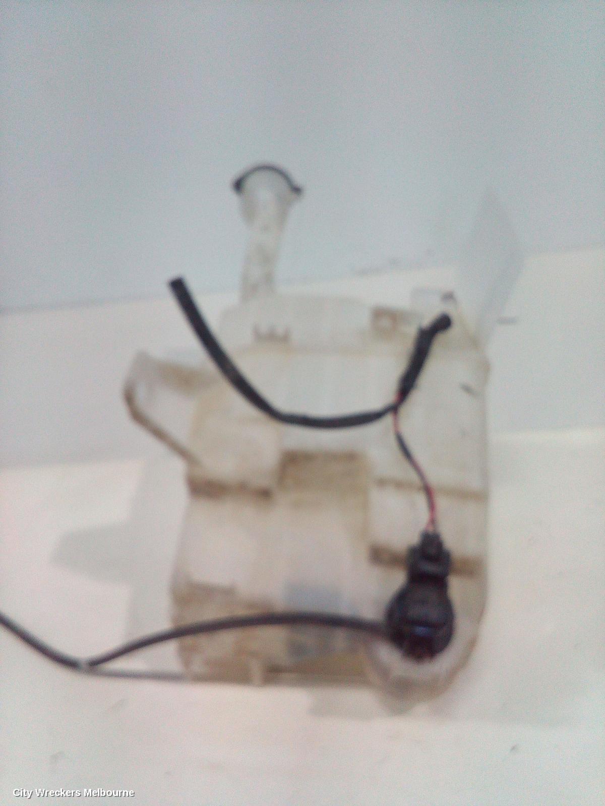 TOYOTA CAMRY WASHER BOTTLE, ACV40/AHV40, 06/2006 - 11/2011
