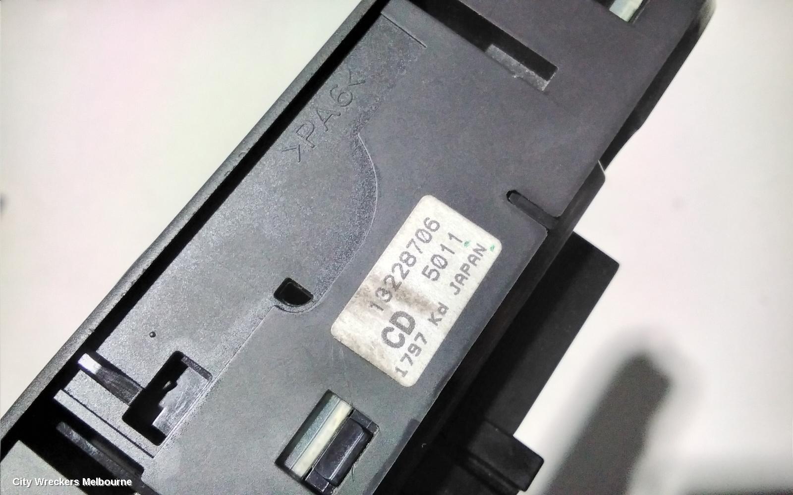 HOLDEN ASTRA PWR DR WIND SWITCH, AH, RH FRONT (MASTER SWITCH), 4 SWITCH TYPE (18 PIN), 10/2004 - 08/2009