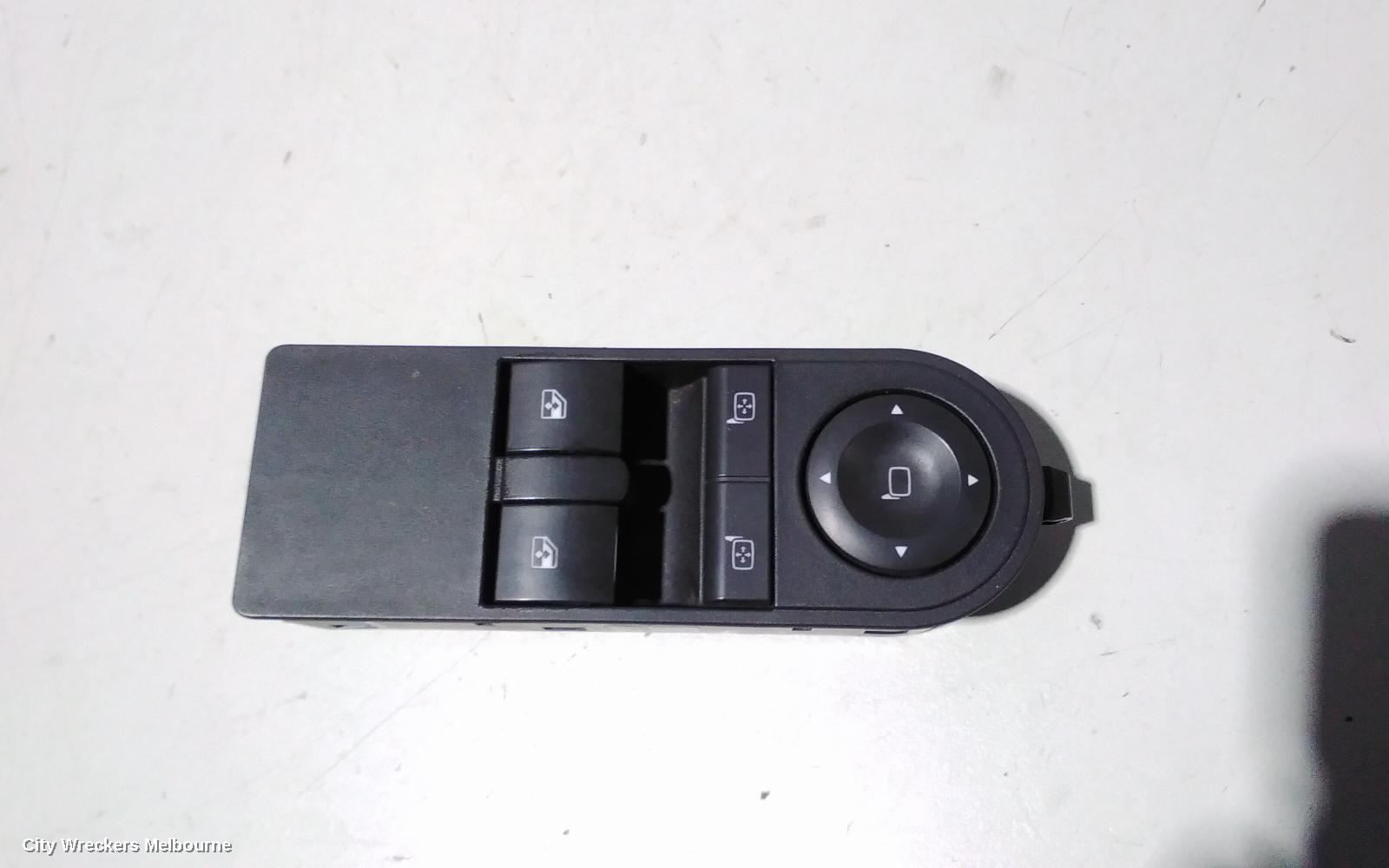 HOLDEN ASTRA PWR DR WIND SWITCH, AH, RH FRONT (MASTER SWITCH), 4 SWITCH TYPE (18 PIN), 10/2004 - 08/2009