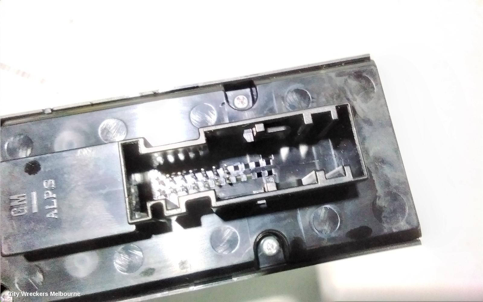 HOLDEN ASTRA PWR DR WIND SWITCH, AH, RH FRONT (MASTER SWITCH), 4 SWITCH TYPE (18 PIN), 10/2004 - 08/2009