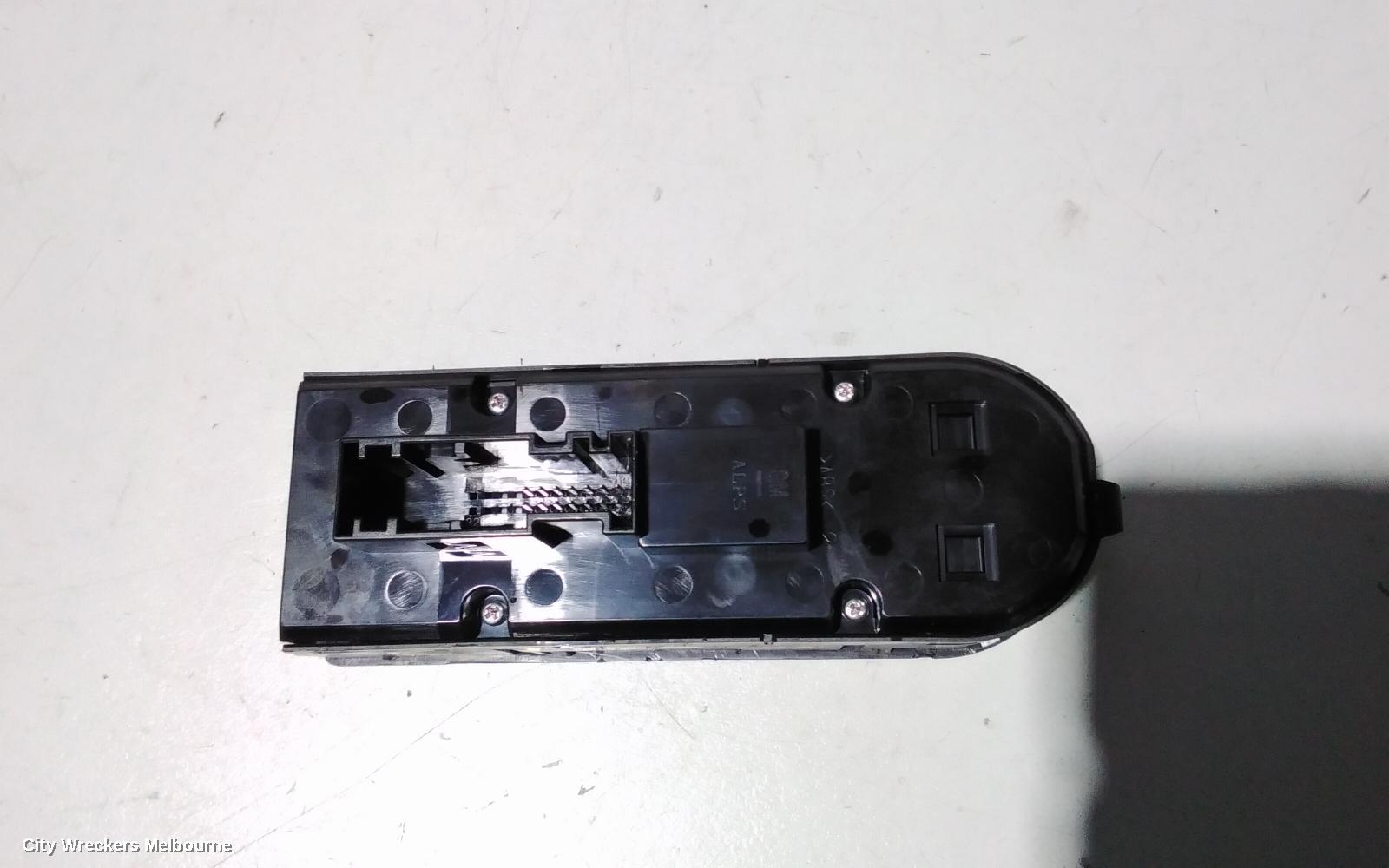HOLDEN ASTRA PWR DR WIND SWITCH, AH, RH FRONT (MASTER SWITCH), 4 SWITCH TYPE (18 PIN), 10/2004 - 08/2009