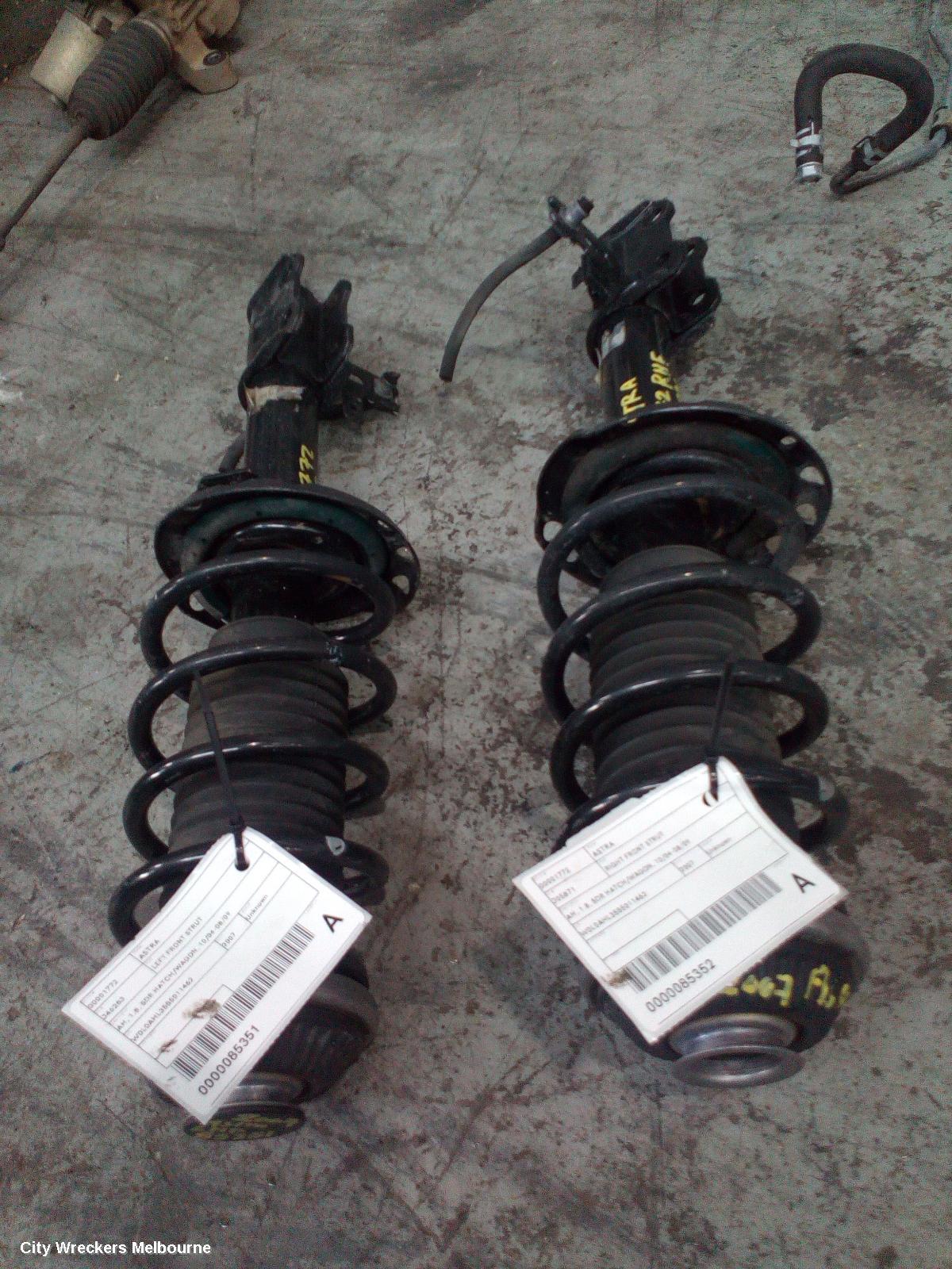 HOLDEN ASTRA RIGHT FRONT STRUT, AH, 1.8, 5DR HATCH/WAGON, 10/2004 - 08/2009