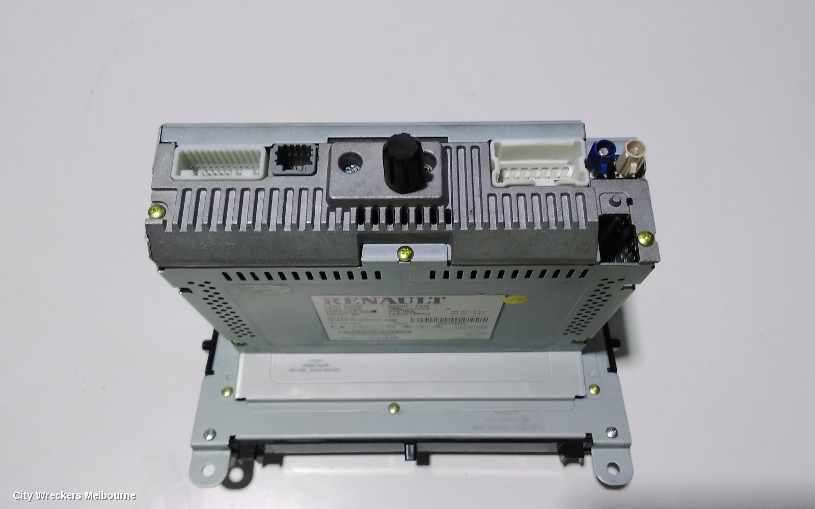 RENAULT CLIO RADIO/CD/DVD/SAT/TV, MEDIA NAV (NAV0G1), X98, 09/2013 - 10/2019