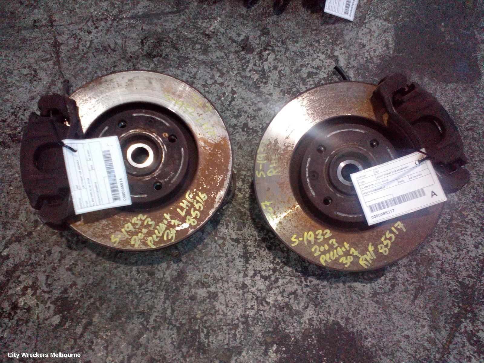 PEUGEOT 307 LEFT FRONT HUB ASSEMBLY, T5, ABS TYPE, 12/2001 - 09/2005