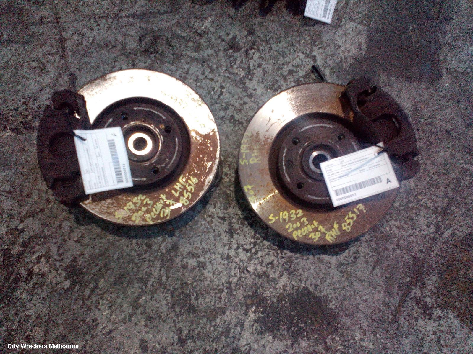 PEUGEOT 307 RIGHT FRONT HUB ASSEMBLY, T5, ABS TYPE, 12/2001 - 09/2005