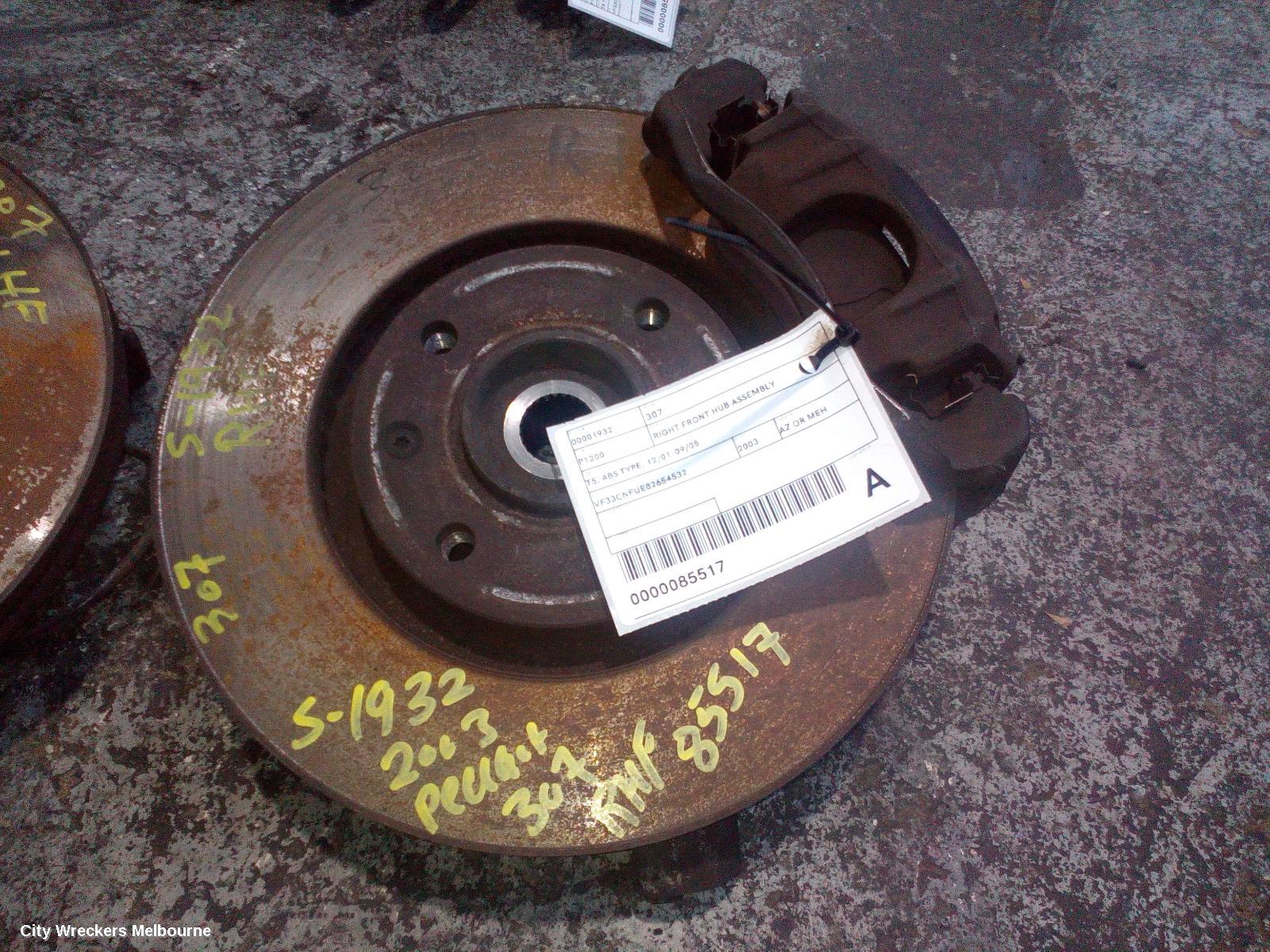 PEUGEOT 307 RIGHT FRONT HUB ASSEMBLY, T5, ABS TYPE, 12/2001 - 09/2005