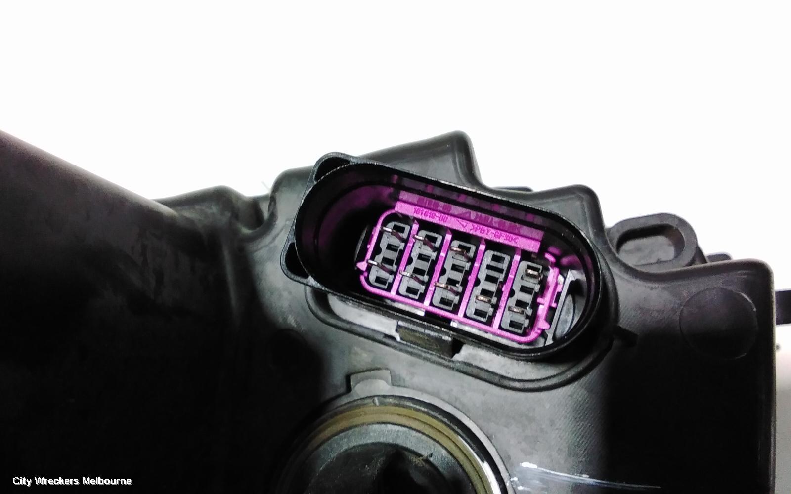 VOLKSWAGEN CADDY RIGHT HEADLAMP, 2K, H4 TYPE, 08/2010 - 06/2015