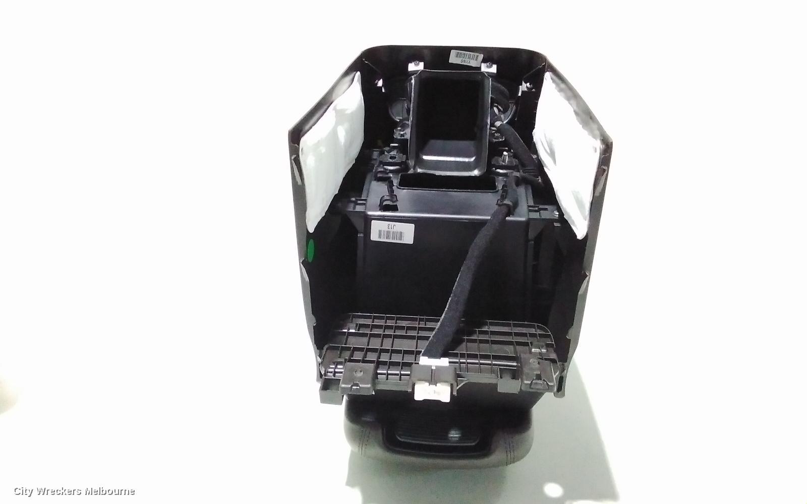 HYUNDAI SANTA FE CONSOLE, AUTO T/M, TM, LEATHER, DARK BEIGE, 03/2018 ONWARDS