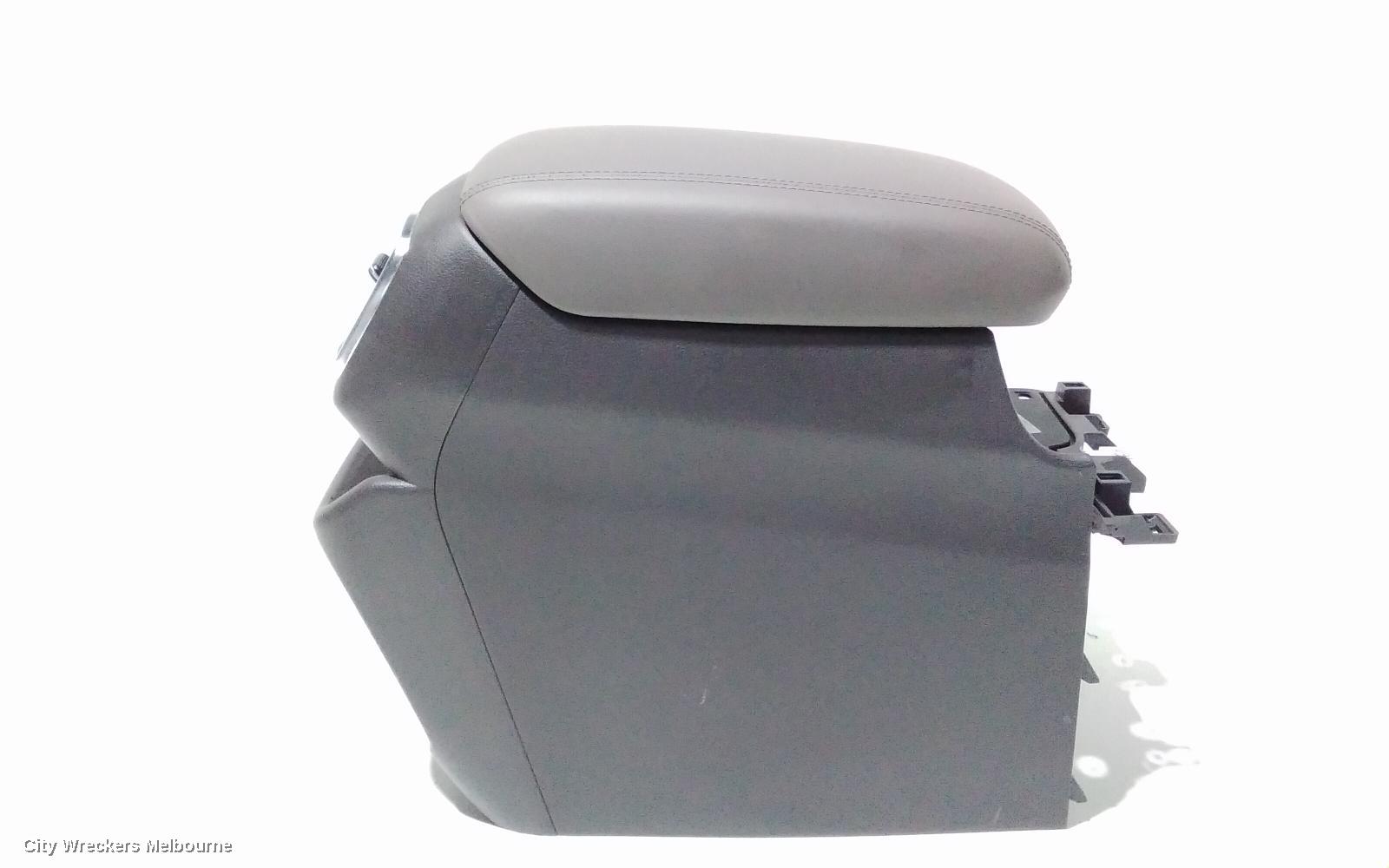 HYUNDAI SANTA FE CONSOLE, AUTO T/M, TM, LEATHER, DARK BEIGE, 03/2018 ONWARDS