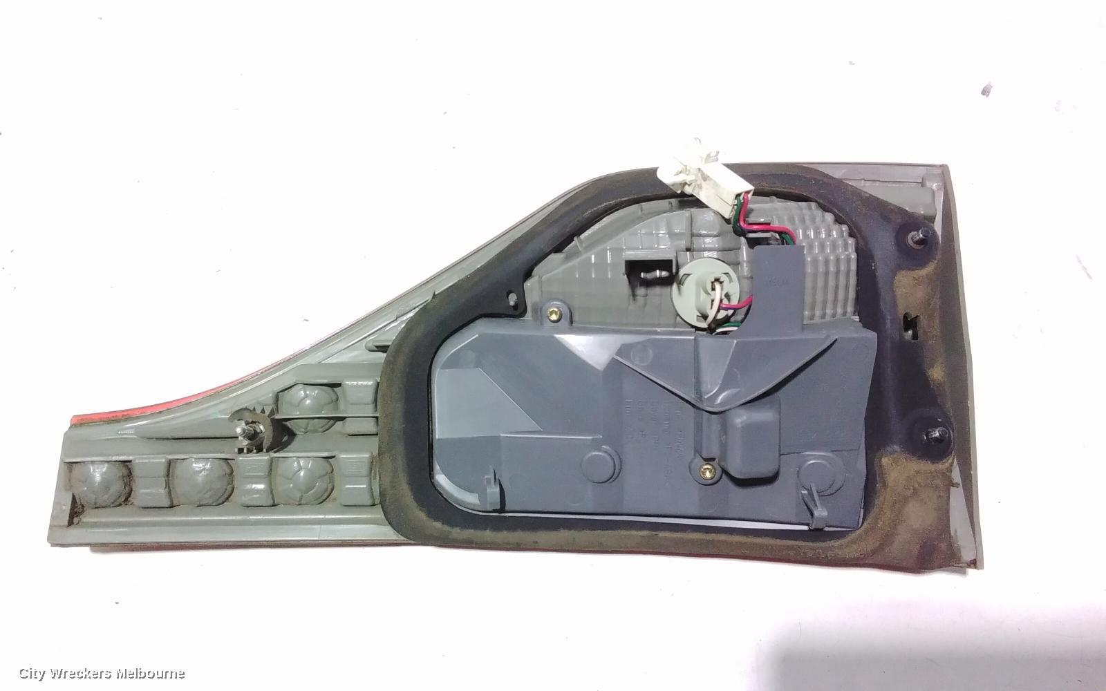 TOYOTA TARAGO REAR GARNISH, TAILGATE LAMP (RH SIDE), ACR50R, 03/2006 - 12/2008