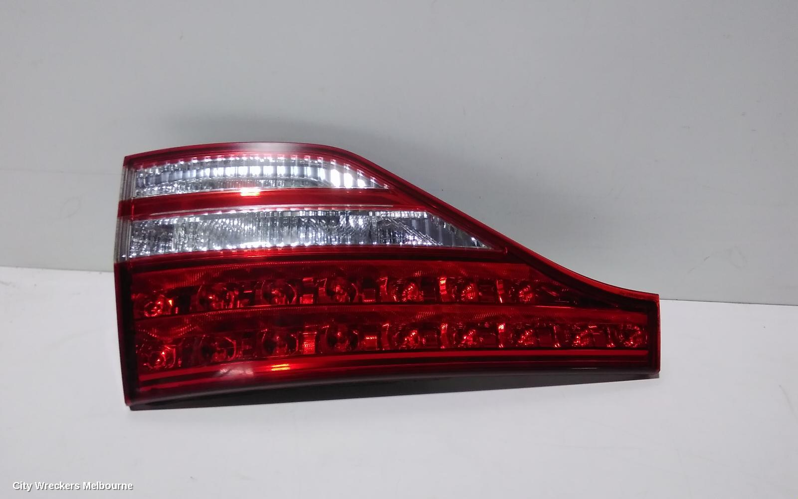 TOYOTA TARAGO REAR GARNISH, TAILGATE LAMP (RH SIDE), ACR50R, 03/2006 - 12/2008
