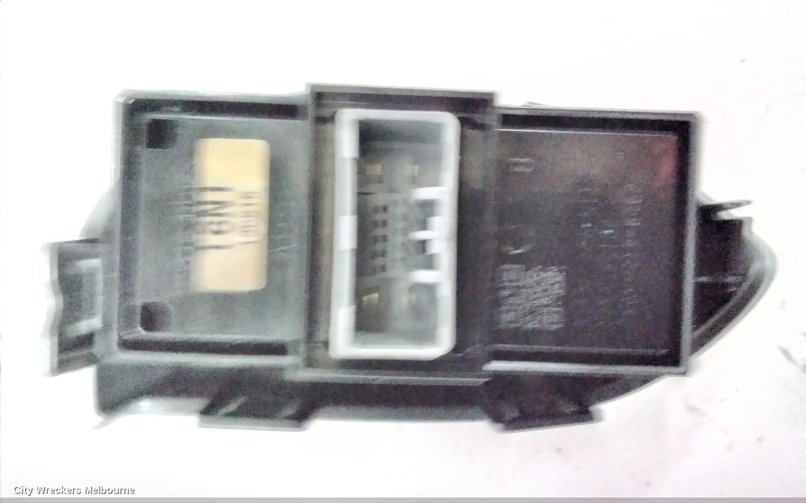 HONDA ODYSSEY PWR DR WIND SWITCH, LH REAR/RH REAR, RC1, 02/2014 ONWARDS