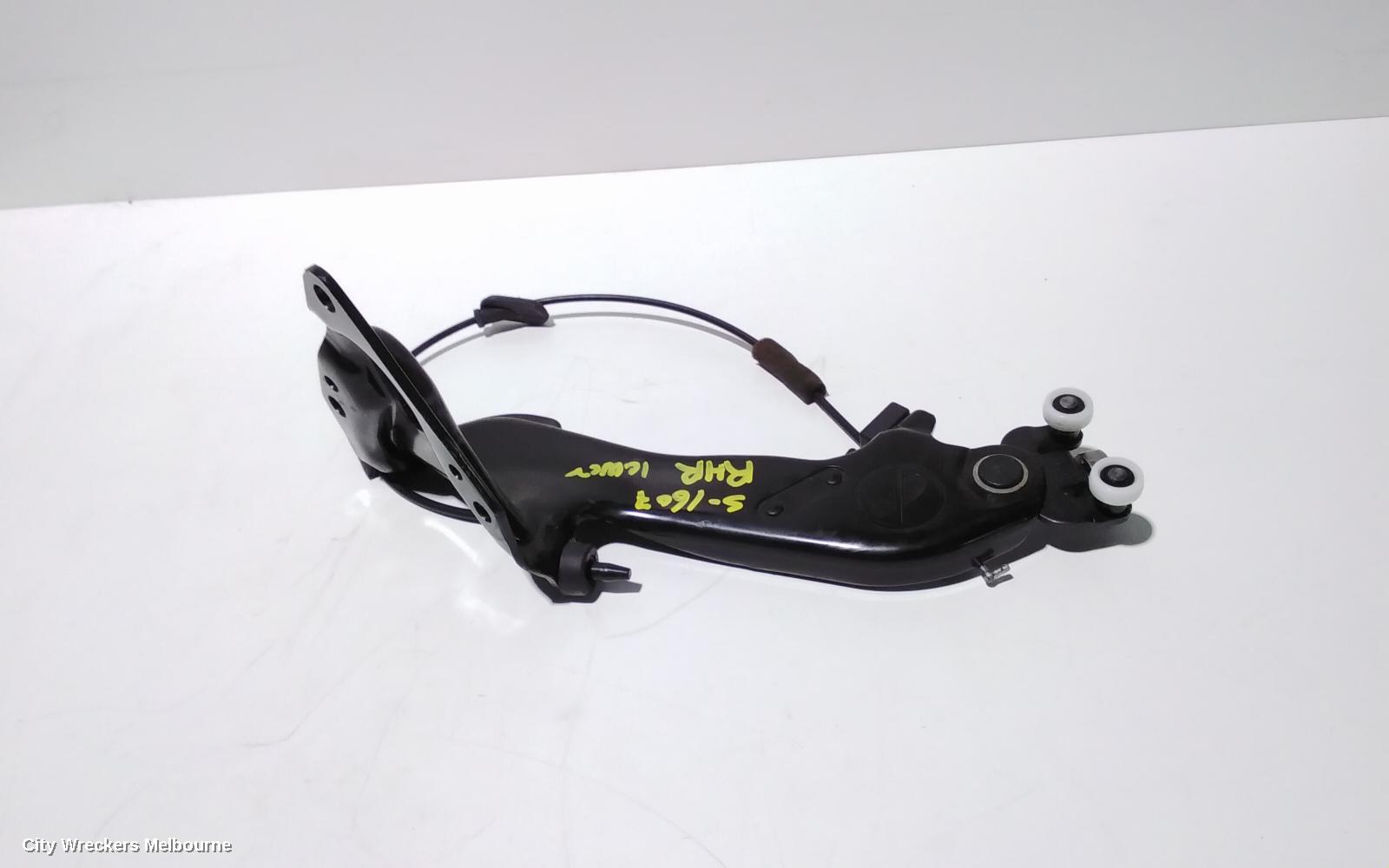 HONDA ODYSSEY, RC1, 02/2014 - 03/2022, RHR LOWER DOOR ROLLER: 85883