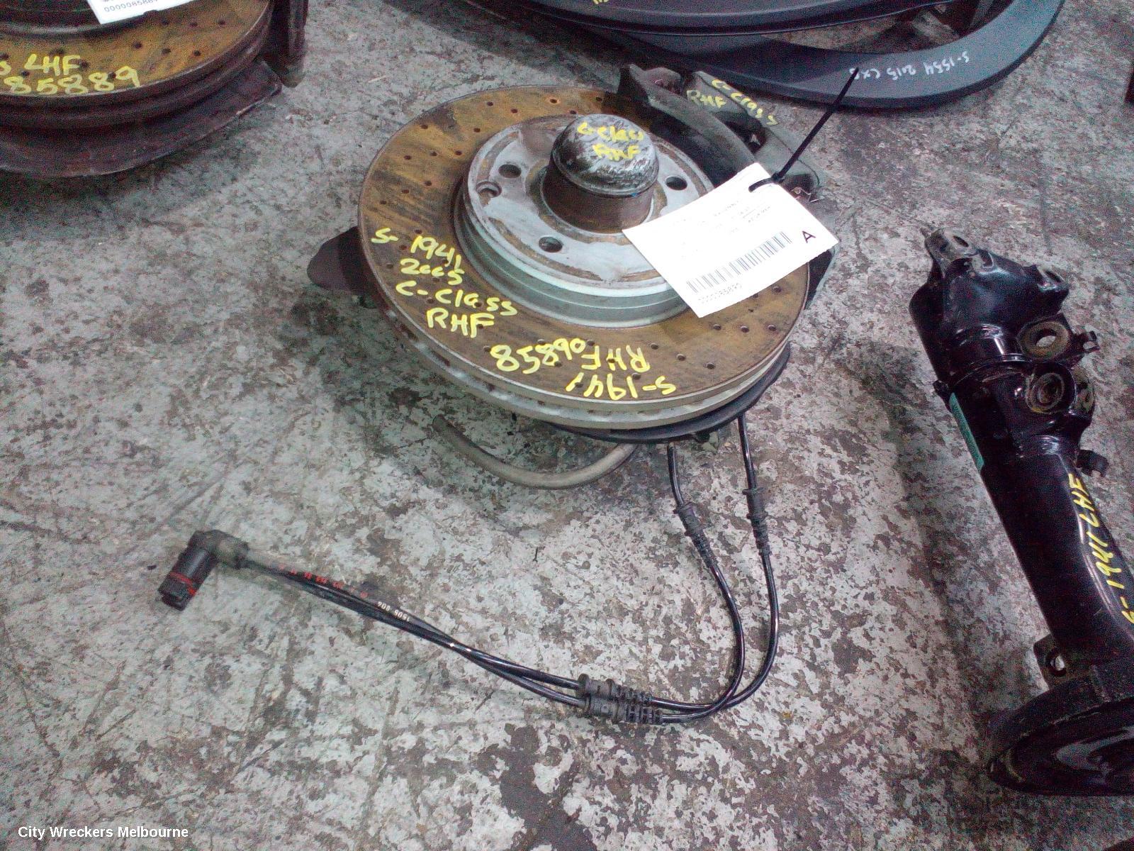 MERCEDES C CLASS RIGHT FRONT HUB ASSEMBLY, W203, STANDARD SOLID DISC TYPE, 11/2000 - 06/2007
