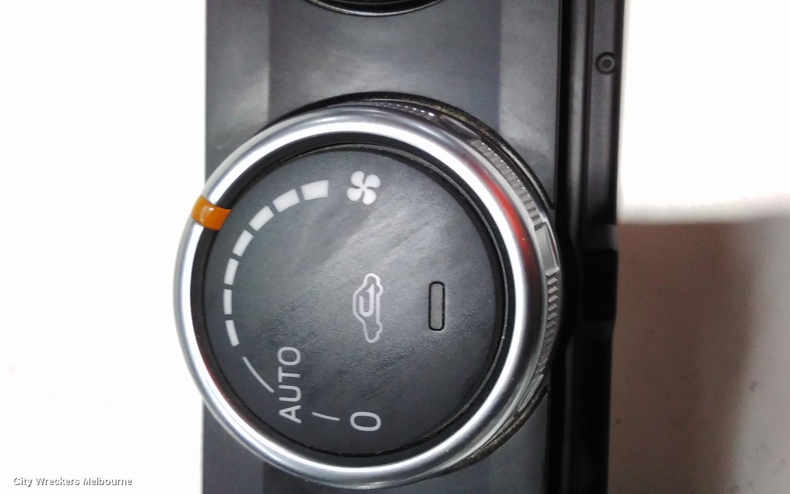 MAZDA CX3 HEATER/AC CONTROLS, DK, CLIMATE CONTROL TYPE, 03/2015 ONWARDS