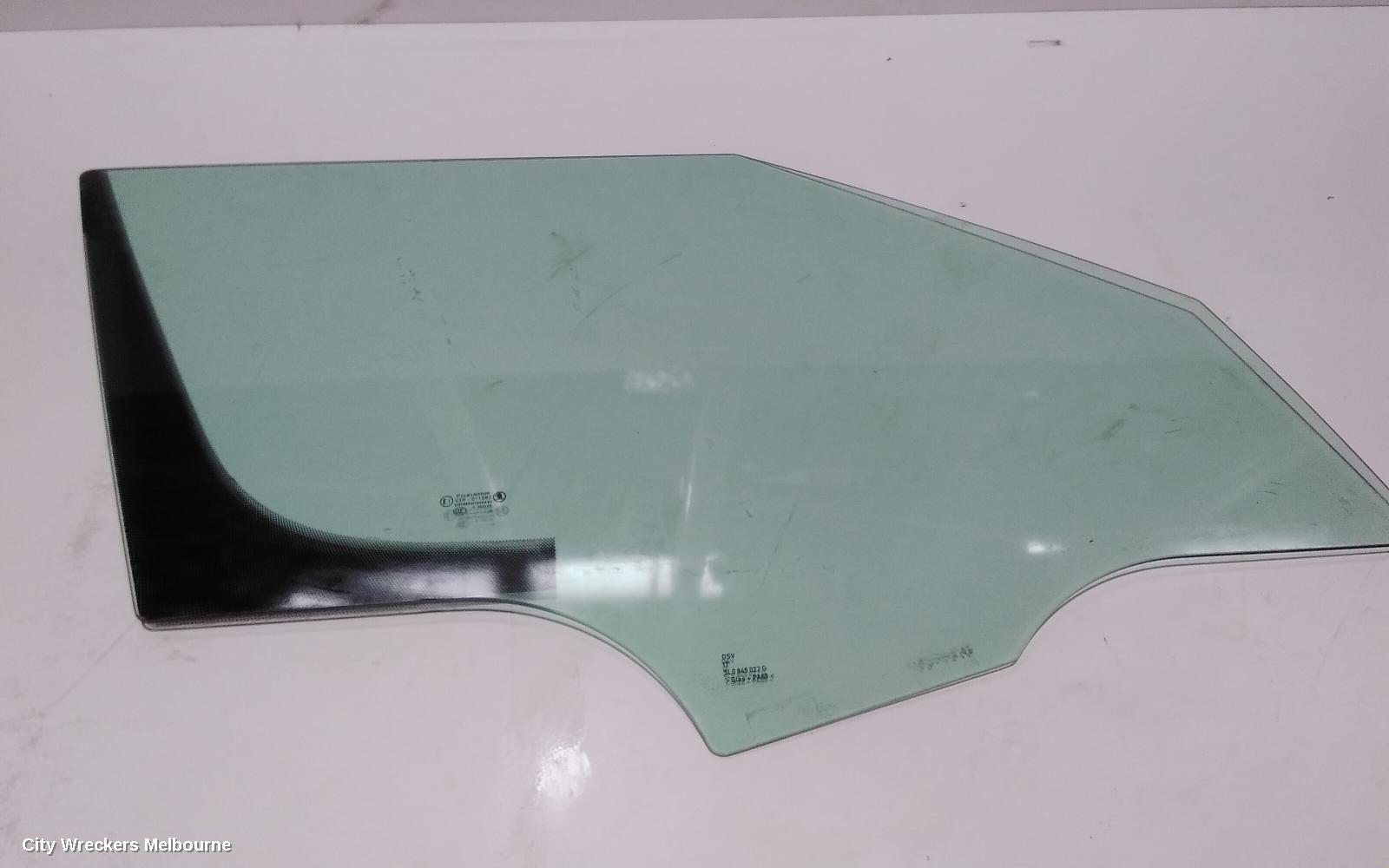 SKODA YETI RIGHT FRONT DOOR WINDOW, 5L, 09/2011 - 12/2017