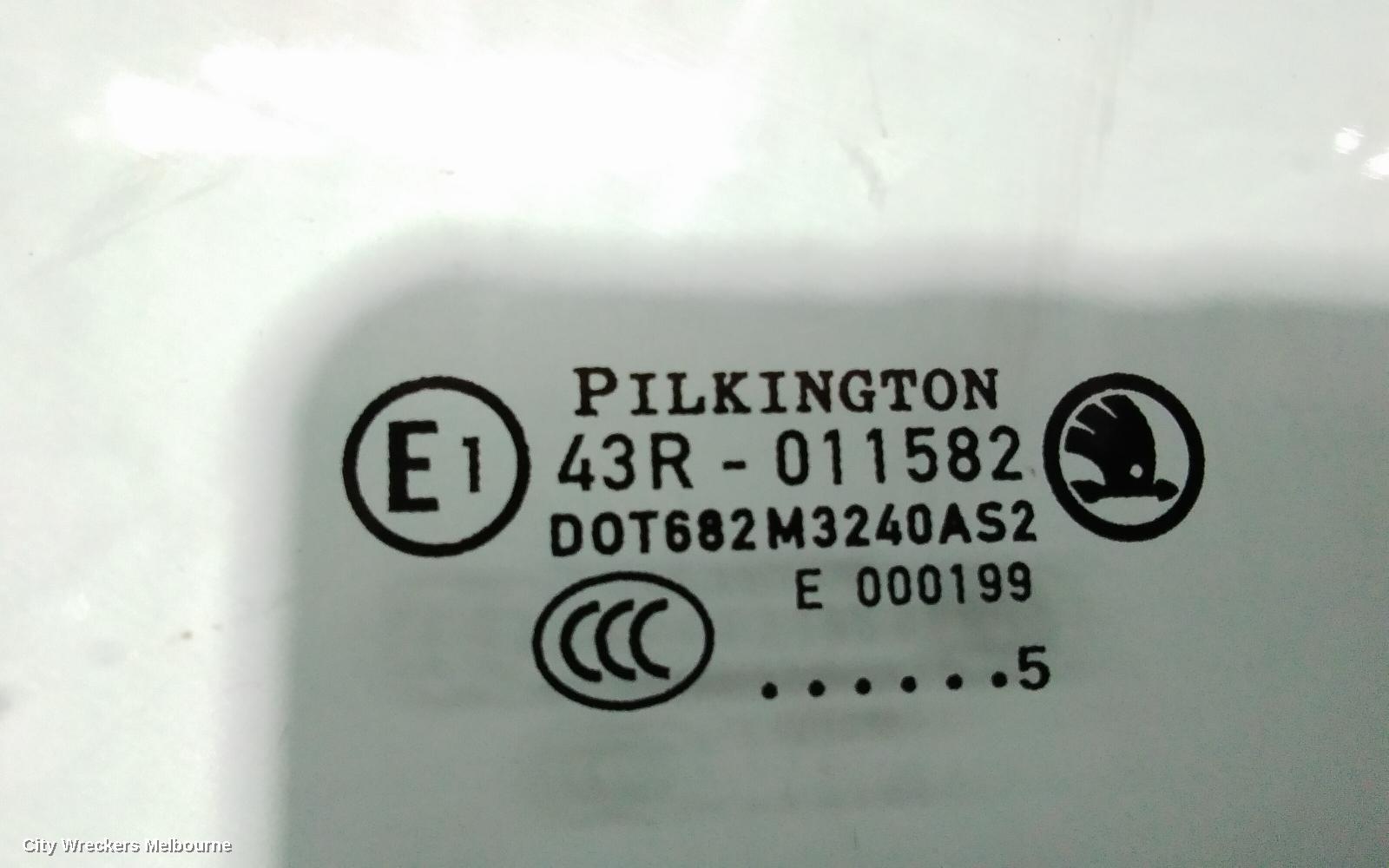SKODA YETI RIGHT FRONT DOOR WINDOW, 5L, 09/2011 - 12/2017
