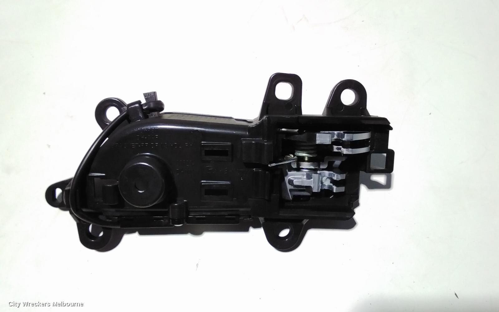 HYUNDAI GENESIS DOOR HANDLE, INNER, RH REAR, DH, 11/2014 - 01/2018