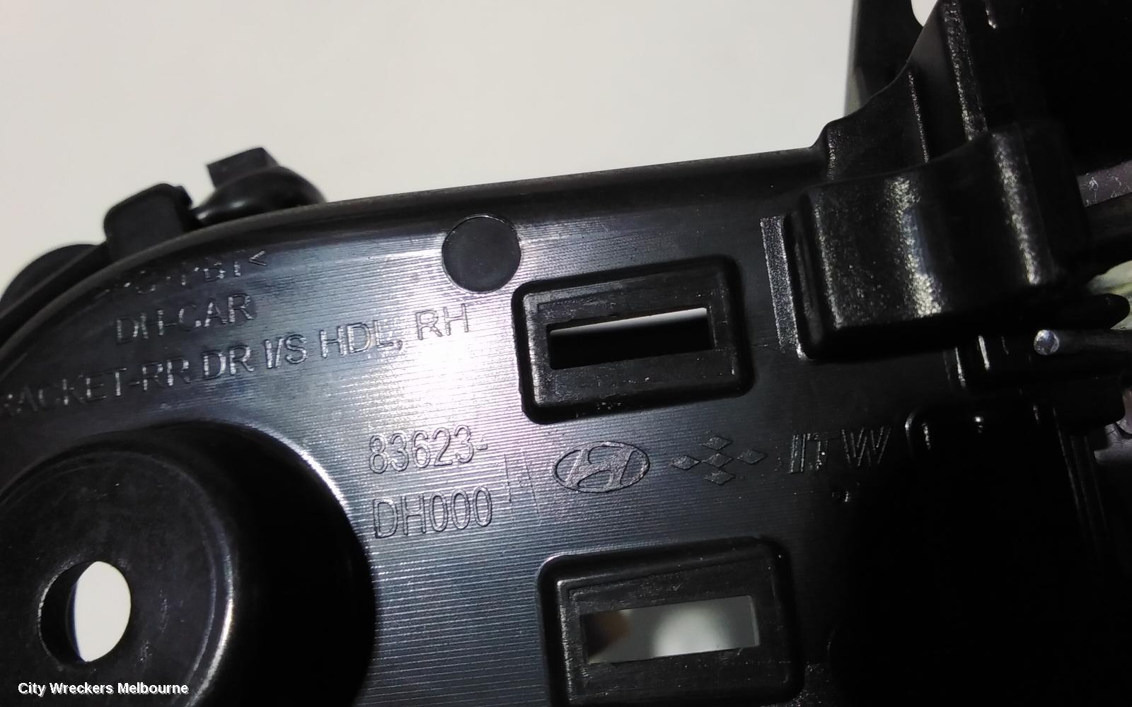 HYUNDAI GENESIS DOOR HANDLE, INNER, RH REAR, DH, 11/2014 - 01/2018