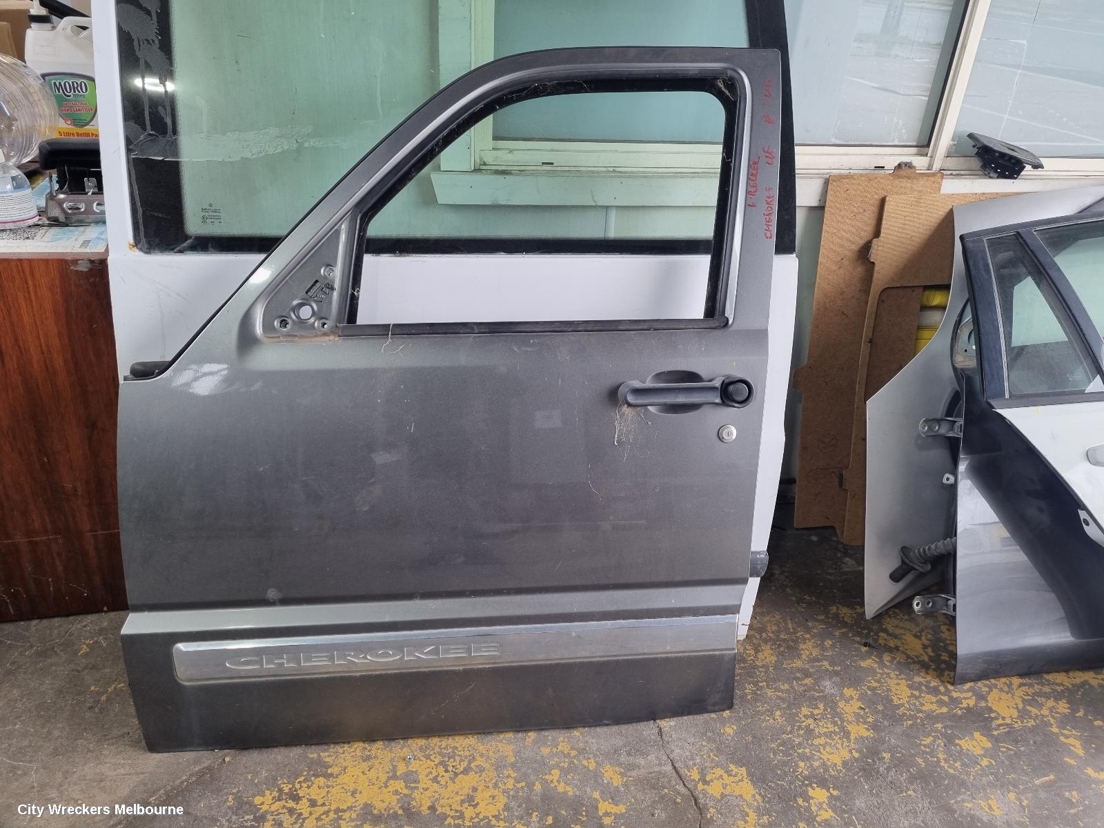 JEEP CHEROKEE LEFT FRONT DOOR, KK, 02/2008 - 10/2012