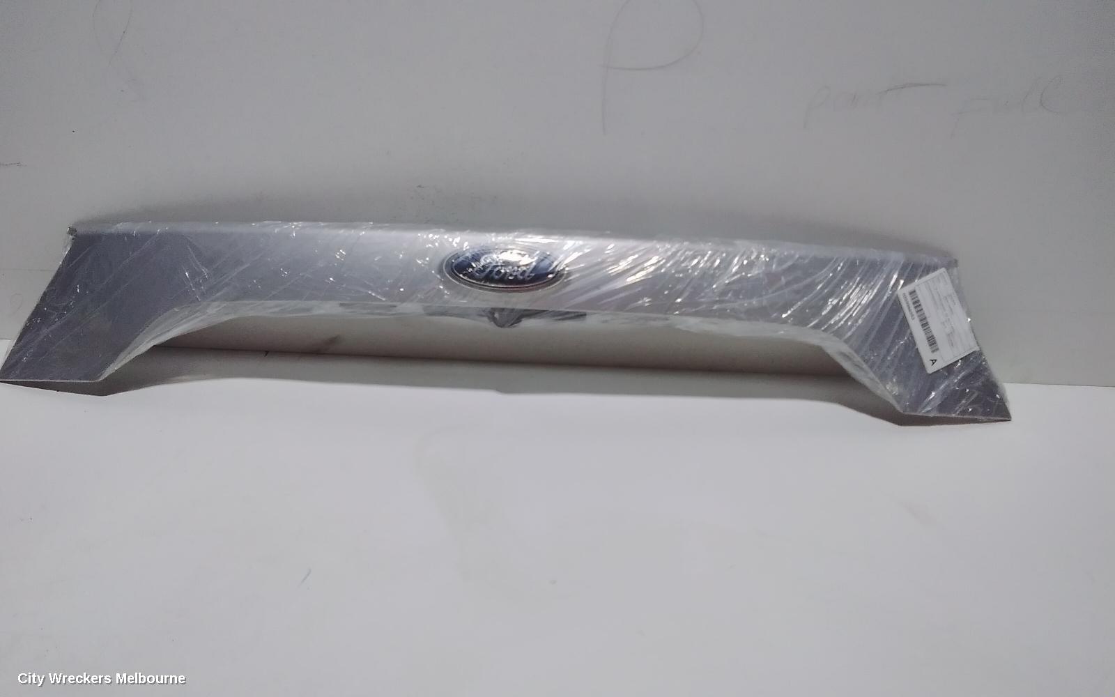 FORD ESCAPE REAR GARNISH, TAILGATE GARNISH (UPPER), ZG, 09/2016 - 05/2020