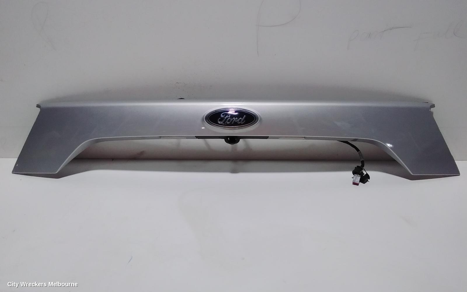 FORD ESCAPE REAR GARNISH, TAILGATE GARNISH (UPPER), ZG, 09/2016 - 05/2020