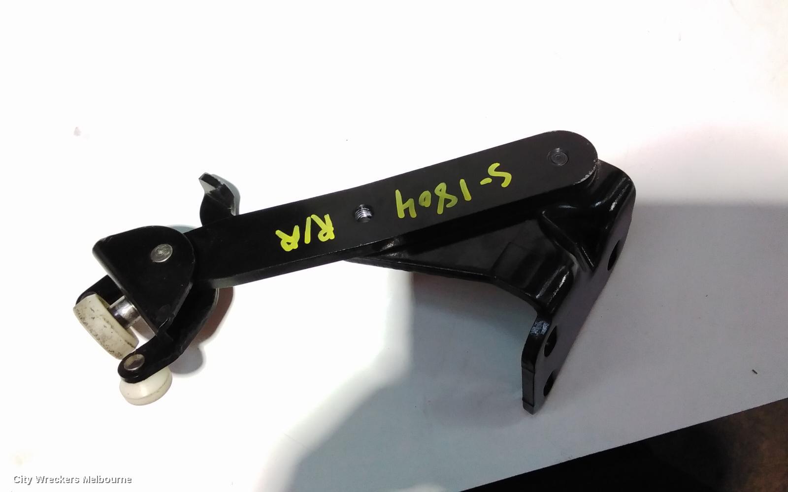 VOLKSWAGEN CADDY, 2KN, 12/2015 - 02/2021, RHR DOOR ROLER: 86182