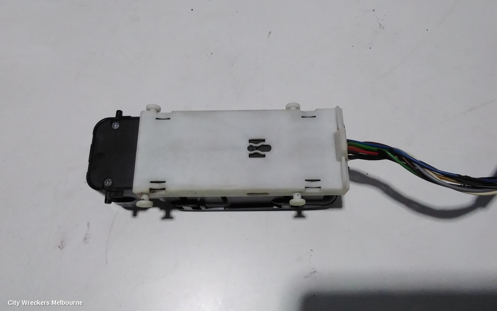 MERCEDES C CLASS PWR DR WIND SWITCH, RH FRONT (MASTER SWITCH), SEDAN, W/ BOOT RELEASE, W203, 11/2000 - 06/2007